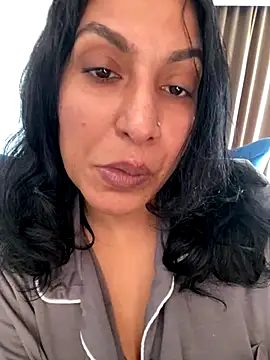 Indianbutter11 online show from September 2025 06:40:01 AM