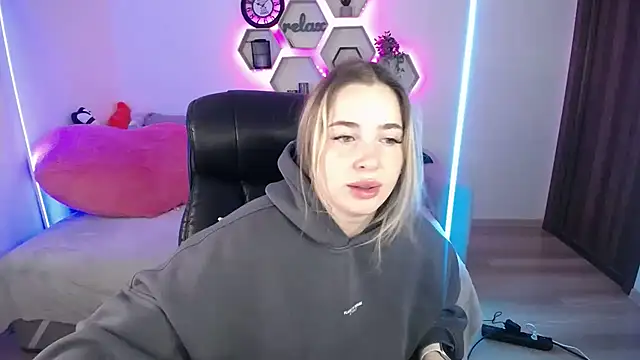 SabrinViolet online show from October 2025 08:26:01 AM