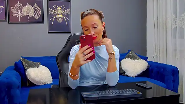 AnneHove online show from December 2025 05:28:01 AM