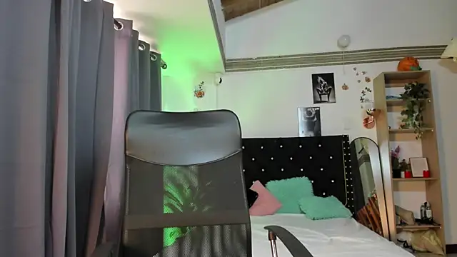 taniasweetxx online show from December 2024 07:40:02 PM