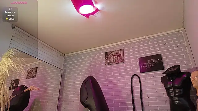 Snapshot of elizatexx chatting on October 2025 07:10:02 PM elizatexx online show from October 2025 07:10:02 PM