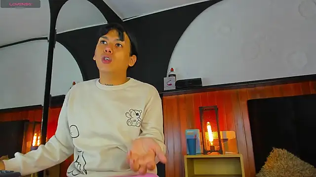 yossi peach cute online show from May 2026 08:37:02 PM