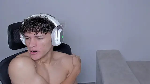 laurent nova online show from September 2025 06:31:01 PM