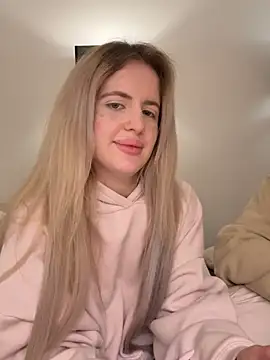 Snapshot of Holly-Glamour chatting on May 2026 01:22:01 AM Holly-Glamour online show from May 2026 01:22:01 AM
