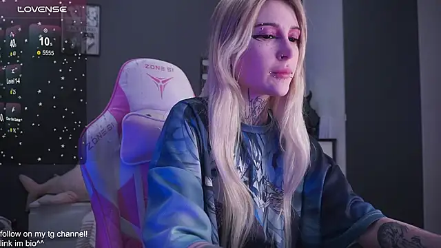 Snapshot of fraulein_mooon chatting on November 2025 10:53:02 PM fraulein mooon online show from November 2025 10:53:02 PM