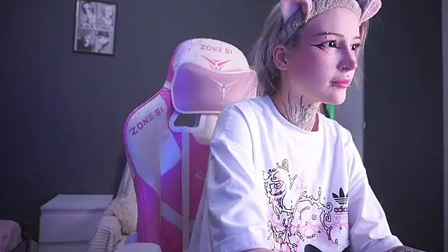 Snapshot of fraulein_mooon chatting on January 2026 08:22:02 PM fraulein mooon online show from January 2026 08:22:02 PM