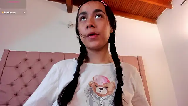 Snapshot of xanna_sweet chatting on December 2024 12:50:01 AM xanna sweet online show from December 2024 12:50:01 AM