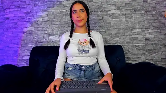 Snapshot of xanna_sweet chatting on February 2025 01:56:02 PM xanna sweet online show from February 2025 01:56:02 PM