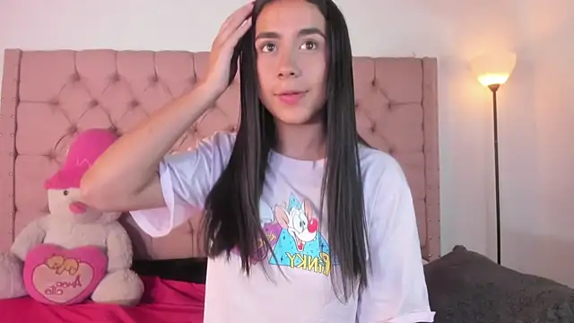 Snapshot of xanna_sweet chatting on February 2025 04:56:02 PM xanna sweet online show from February 2025 04:56:02 PM