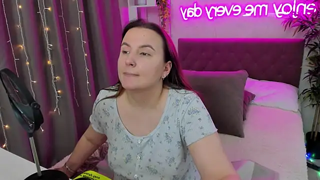 FeralPeach online show from December 2024 08:33:02 AM