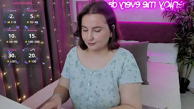 FeralPeach online show from September 2025 05:29:02 AM