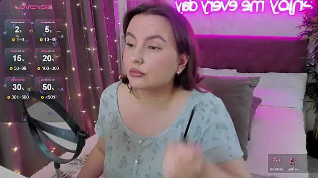 FeralPeach online show from November 2025 05:05:01 AM