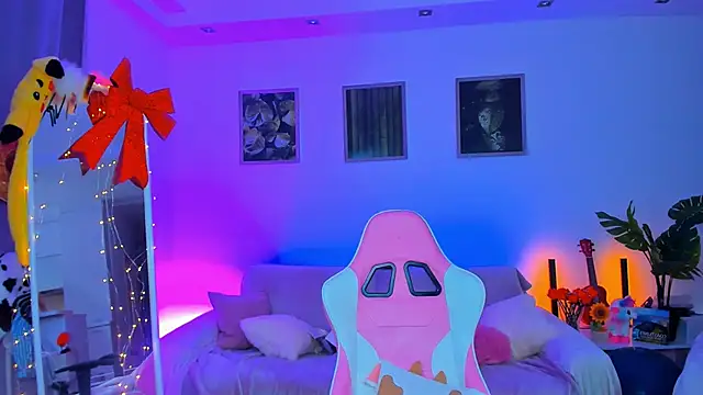 Alyssa Smitt online show from February 2025 07:35:01 AM