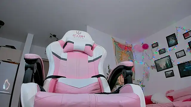 Mia Madden online show from December 2024 02:21:02 AM