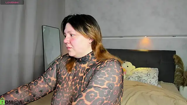 Snapshot of Ruth_Oliver chatting on June 2026 01:12:02 AM Ruth Oliver online show from June 2026 01:12:02 AM