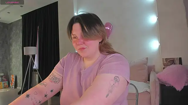 Snapshot of Ruth_Oliver chatting on June 2026 09:24:02 AM Ruth Oliver online show from June 2026 09:24:02 AM