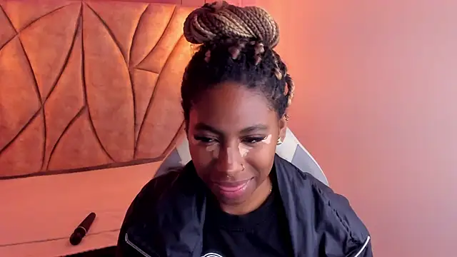 Queen perla  online show from January 2025 11:56:01 AM