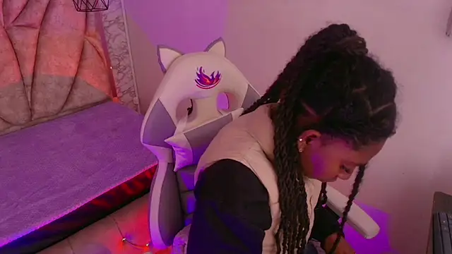 Queen perla  online show from November 2025 12:37:02 PM