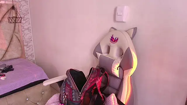 Queen perla  online show from November 2025 12:30:01 PM