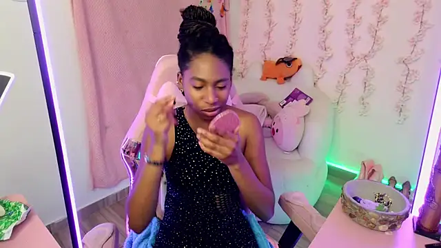 Queen perla  online show from December 2025 08:04:01 PM