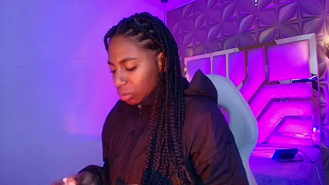 Snapshot of Queen_perla_ chatting on April 2026 12:11:02 PM Queen perla online show from April 2026 12:11:02 PM