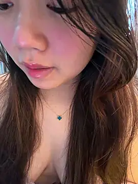 Snapshot of Hotellinh12 chatting on May 2026 03:46:02 AM Hotellinh12 online show from May 2026 03:46:02 AM