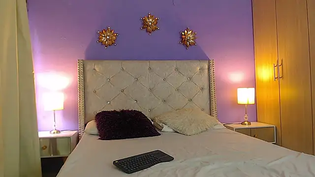 Kim and Mia online show from March 2025 04:45:02 PM