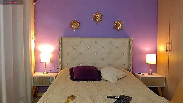 Kim and Mia online show from October 2025 05:42:01 PM