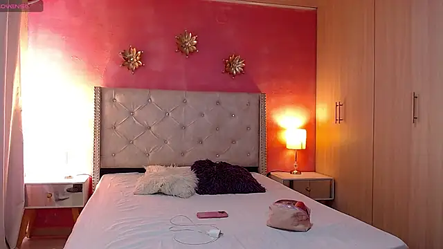 Kim and Mia online show from December 2025 05:52:02 PM