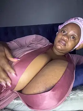 Chubbykarisma27 online show from December 2025 09:42:01 PM