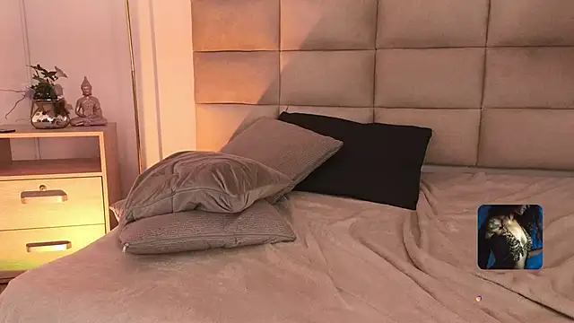 mssjulia online show from January 2025 12:27:01 AM