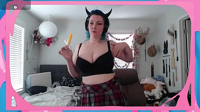 Snapshot of CirqueNoirBlu chatting on May 2026 02:09:02 AM CirqueNoirBlu online show from May 2026 02:09:02 AM