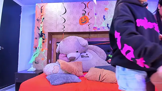 SofiAndNicol online show from October 2025 10:50:01 AM