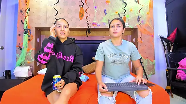 SofiAndNicol online show from October 2025 11:00:01 AM