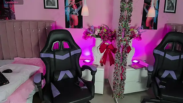 Snapshot of RolyLoren chatting on December 2024 11:32:01 AM RolyLoren online show from December 2024 11:32:01 AM