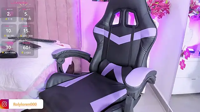 Snapshot of RolyLoren chatting on January 2025 11:11:01 PM RolyLoren online show from January 2025 11:11:01 PM