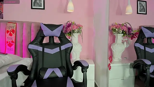 Snapshot of RolyLoren chatting on February 2025 10:03:02 PM RolyLoren online show from February 2025 10:03:02 PM