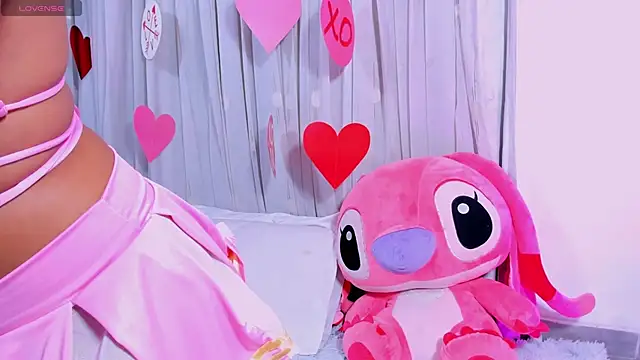 Snapshot of RolyLoren chatting on March 2025 06:54:01 PM RolyLoren online show from March 2025 06:54:01 PM