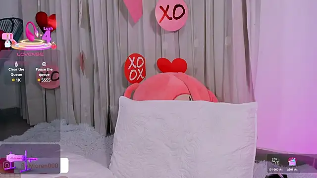 Snapshot of RolyLoren chatting on March 2025 12:27:02 AM RolyLoren online show from March 2025 12:27:02 AM