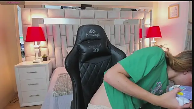 mariiahneedles online show from December 2024 12:12:02 AM