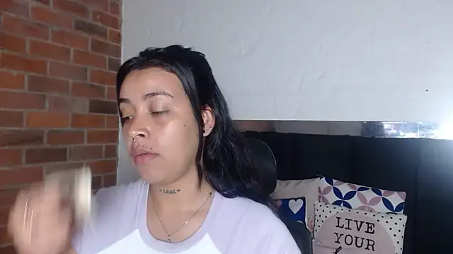 Snapshot of salome__hills1 chatting on June 2026 12:32:02 AM salome hills1 online show from June 2026 12:32:02 AM