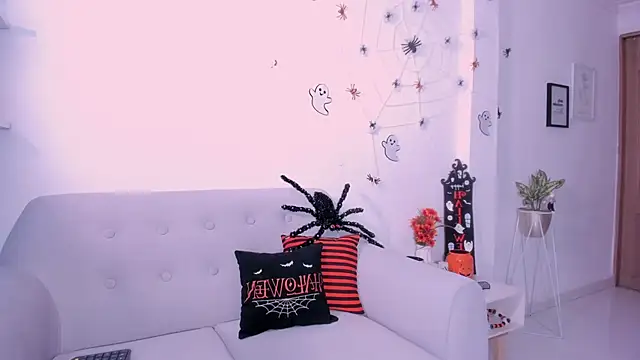 DannaHyde online show from October 2025 04:30:02 PM