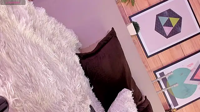 IzzyWild online show from February 2025 02:44:01 PM