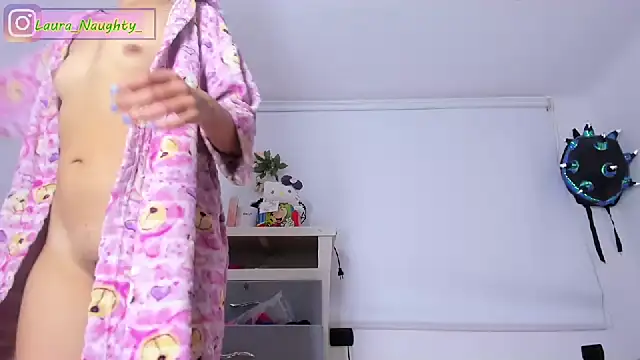 Snapshot of Laura_naughty_ chatting on January 2025 09:17:02 AM Laura naughty online show from January 2025 09:17:02 AM