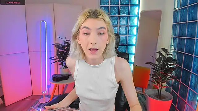 Mia Cheers online show from January 2025 01:49:01 PM