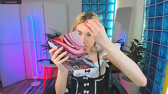 Mia Cheers online show from February 2025 01:51:02 PM