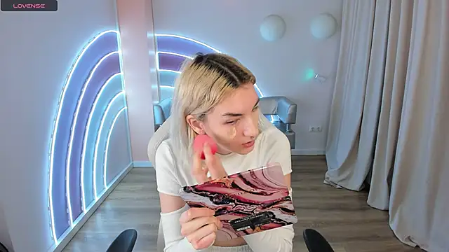 Mia Cheers online show from February 2025 01:46:02 PM