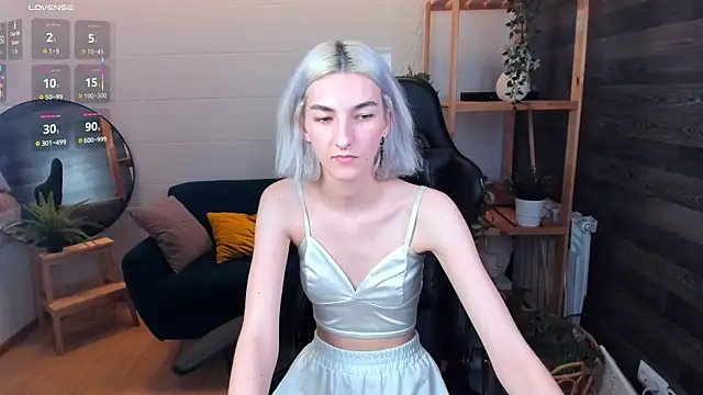 Mia Cheers online show from September 2025 04:50:01 PM