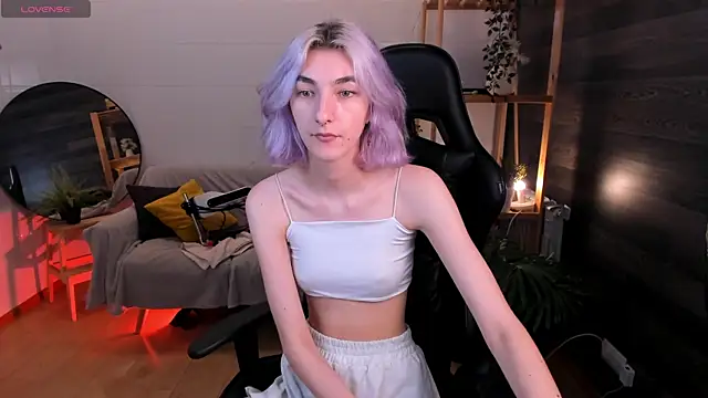 Mia Cheers online show from October 2025 01:53:02 PM