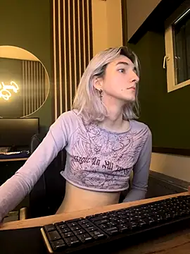 Mia Cheers online show from November 2025 09:25:02 PM